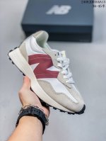 new Balan 新百伦 采用翻毛皮及染色牛津布料拼接构成，中底高弹eva发泡材质加持满丁防滑橡胶外底上世纪 70 年代的意大利街头风格nb新百伦new Ba