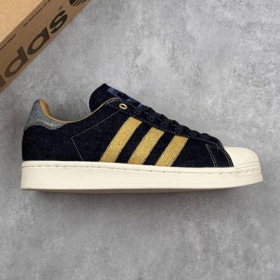 本地 核心私 公司级Adidas三叶草 Originals Superstar 82 经典贝壳头厚底系列低帮百搭休闲运动板鞋 鞋面采用皮革材质制成，搭配皮革鞋舌