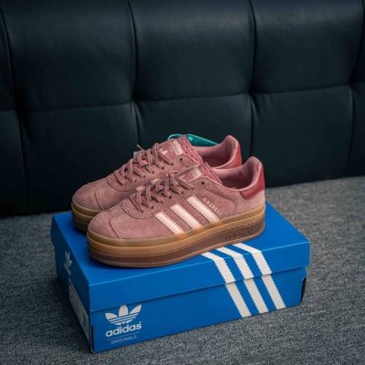 核心私 Adidas Gazelle Bold W 三叶草复古防滑耐磨低帮板鞋 鞋款采用柔软的绒面革和耐用的皮革衬里融合在橡胶外底上 货号：Jh9666 尺码：