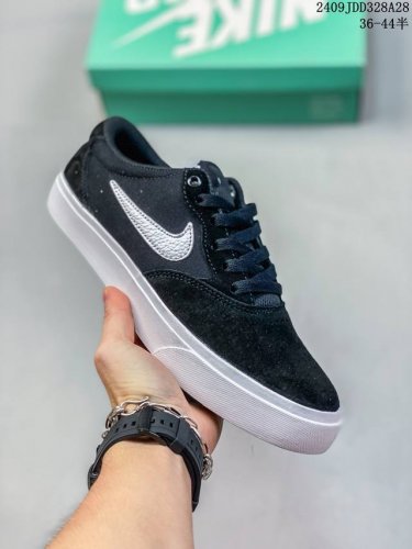 公司级耐克nike Sb Chron Solarsoft 百搭单品 太阳软底系列内增高休闲百搭滑板板鞋 采用耐磨翻毛皮拼接透气帆布鞋面材质#搭载双密度泡棉鞋垫