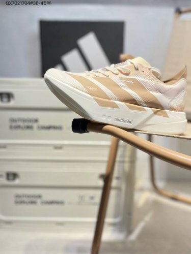 Ad Adizero Evo Sl Jh6超轻透气缓震跑鞋 #以令人难以置信的138克重量，刷新了跑鞋轻量化的记录，阿迪在材料科学和工艺技术上的深厚积累。 #全
