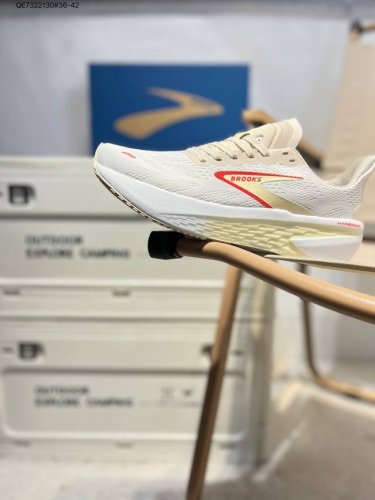 brooks布鲁克斯 Adrenaline Gts 24 舒适时尚减震透气低帮休闲跑步鞋 Brooks 四大跑鞋之一 百年品牌 跑鞋从外形上基本就能判断这是一款