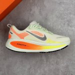 本地 核心私 公司级Nike Vomero 18 耐克 舒适减震防滑 低帮跑步鞋 全掌Reactx泡绵中底 前掌和后跟还配备了Air Zoom气垫单元 据说跑起