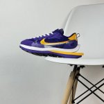 Sacai X Nike Vaporwaffle 3.0 Laser Orange 系列改良马拉松变形解构前卫设计五层底休闲运动慢跑鞋“网织湖人紫黄重叠双钩子”