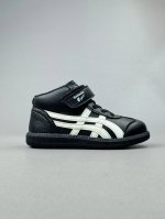 亚瑟士高帮魔术贴童鞋26-35 复古经典 是tiger拥趸追捧款，鞋舌处印有鬼塚虎特有的品牌logo标志，柔软内里材质 穿着更加舒适