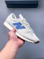 new Balance Nb 471系列新款复古时尚 透气生活休闲鞋 new Balance 471鞋款以经典的320鞋款为灵感 采用纤细鞋楦设计 打造出更加贴