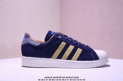 阿迪达斯 Adidas Superstar 三叶草经典贝壳头系列 新款休闲板鞋潮流女士运动鞋 。鞋面柔软皮革材质 标志性的贝壳鞋头，锯齿三条纹，简约的线条。就连