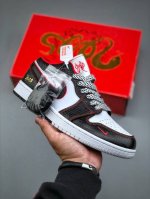 蛇年2025限量发售！#蛇年先行者公司级 #Jordan 1 Low “黑白蛇鳞高奢蛇年定制款” 个性的设计风格以及品牌的经典元素 使其成为一双具有独特身份和价