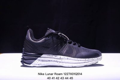 Nike Lunar Roam 人气单品 收到的nike鞋1Ogo””数量不一样：品牌在23年前后将“”数量由2个调整为1个，因此鞋舌刺绣标、鞋垫等多个位置存在