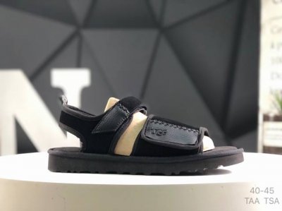 美国轻奢品牌 Ugg 凉鞋 系列轻量运动慢跑男鞋 尺码：40-45 Taa Tsa 货号：M 1136650