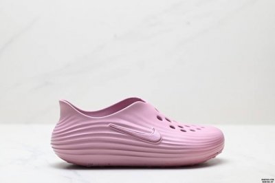 公司级Nike Reactx Rejuven8 耐克 简约舒适 洞洞鞋 由兼具轻便性和耐用性的Eva泡沫打造 拖鞋的外观十分吸引人 融合了舒适与时尚的元素 延续