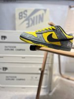 耐克Nike Dunk Low 板鞋Sb系列经典百搭休闲运动板鞋加厚鞋舌的填充，使舒适性大大提升，同时也更方便穿脱中底部分则加入了脚感柔软舒适Zoomair气垫