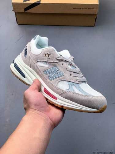 集图 new Balance 新百伦 男女鞋真标半码制 原楦原纸版开发版型 采用固色猪巴革组合网眼织物鞋面材质 中底搭载全掌 Fuelcell缓震科技 独立开发