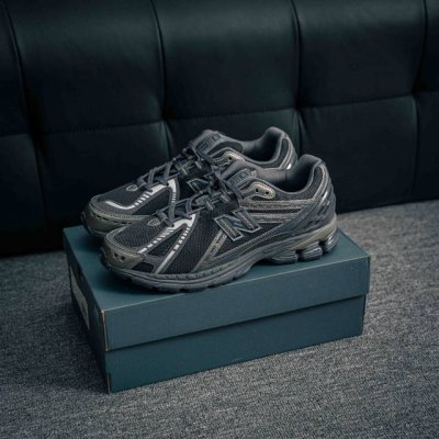 核心私 new Balance 1906系列 休闲鞋 #采用轻质牛剖革拼接透气网眼衬垫织物鞋面材质 T-Beam大底提供足步弓支撑 保持步态稳定 后跟搭载外露缓