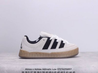 真标带半码 阿迪达斯 鲨鱼面包鞋 新联名开启,日本知名球鞋店铺atmos X Adidas Adimatic Low马蒂奇系列低帮复古鲨鱼面包休闲运动休闲滑板板