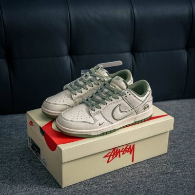 核心私 Nike Dunk 全套原楦原模倾力打造完美版型 独家原厂航空铝磨具打磨大底 鞋头坡度极致还原 无解鞋型 原盒原配 圈内天花板工艺 原厂冲刀 超高清洁度