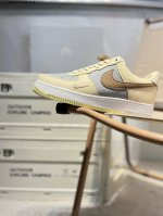 耐克 Nike Air Force 1 '07空军一号 百搭休闲运动板鞋。柔软、弹性十足的缓震性能和出色的中底设计，横跨复古与现代的外型结合，造就出风靡全球三十