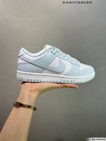 公司级Nike Dunk Low 冰川蓝 此款以简约大方的造型设计 给人以随性休闲的时尚格调 穿着舒适轻便 运动灵活自如 满足日常个性穿搭 货号: Ib7311