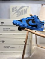 耐克Nike Dunk Low 板鞋Sb系列经典百搭休闲运动板鞋加厚鞋舌的填充，使舒适性大大提升，同时也更方便穿脱中底部分则加入了脚感柔软舒适Zoomair气垫