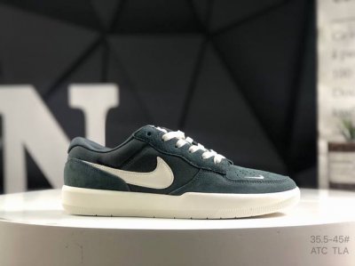 耐克 Nike Sb Force 58是一款将前沿创新带入街头的单品，它具有硫化杯底，具有出色的耐用性和灵活性。使用帆布和绒面革，在饰面上放置通风口，它自始至终
