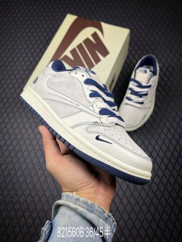 B fragment X Travis Scott X 北面 air Jordan 1 Low 三方联名倒钩 全新的三方联名低帮倒钩鞋面延续了黑脚趾设计 整双鞋