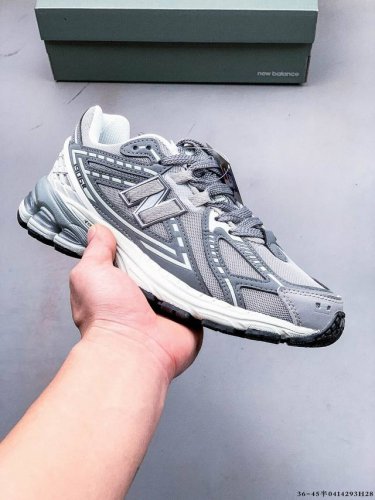 New Balance M1906Ri Nb宝藏老爹鞋款，复古元素叠加，质感超级棒，楦版型材料细节做工精细，货如实拍图 作为Nb最经典的档案鞋型之一，与 2一样