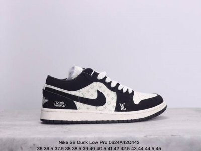 耐克nike Sb Dunk Low Pro 复古低帮 真标 休闲运动滑板板鞋。采用脚感柔软舒适zoomair气垫，有效吸收滑板等极限运动在落地时带来的冲击力，