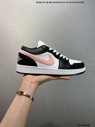 nike Air Jordan 1 Low Aj1乔1低帮休闲板鞋 同步官方配色 原档冲孔鞋头 四线拉帮 鞋舌高弹海绵填充 官方货号:553558 113 Si