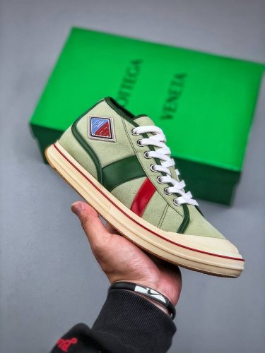 Bottega Veneta 葆蝶家Bv最新款Eliot系列 复古 篮球鞋 休闲 运动 帆布鞋 上市即封神 以复古篮球运动鞋为灵感，色彩组合彰显青春活力，完美诠