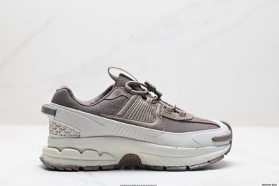 公司级耐克Nike Zoom Vomero Roam 马拉松复古跑五代休闲运动慢跑鞋 采用环保纤维革饰片组合网眼布鞋面材质 升级正确后跟Tpu加固 耐弯折热塑框