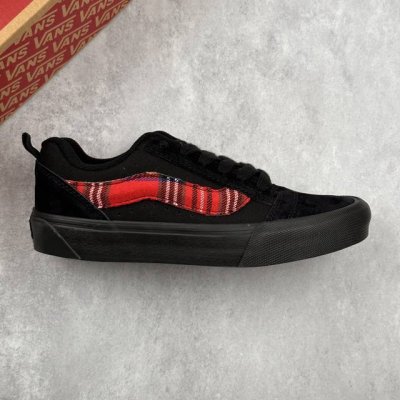 本地 核心私 万斯 Vans Kun-Skool Vr3 面包鞋 坎普尔 茱利安系列低帮复古硫化休闲运动板鞋“肥胖版大Logo” 要说整个年最为热门的鞋型之一，