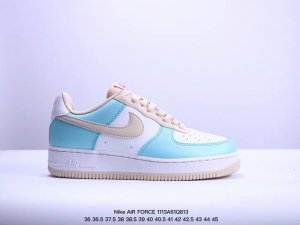 公司级耐克Nike AIR FORCE 7 LV8 空军一号低帮百搭休闲运动板鞋。柔软、弹性十足的缓震性能和出色的中底设计，横跨复古与现代的外型结合，造就出风靡
