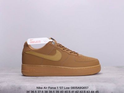 耐克 Nike Air Force 1 '07 Low 空军一号低帮，柔软、弹性十足的缓震性能和出色的中底设计，横跨复古与现代的外型结合，造就出风靡全球三十多年