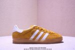 阿迪达斯 Adidas Originals Gazelle Indoor复古三叶草防滑透明橡胶板鞋经典运动鞋。这款经典鞋,忠于原版设计,缀撞色三条纹和鞋跟饰片。