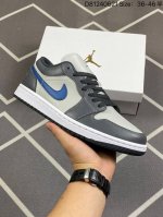 Air Jordan 1 Low 低帮 黑灰蓝 Aj1 乔丹1代 Aj1 乔1 低邦 黑白蓝 乔丹篮球鞋系列 整双鞋采用白色皮革为主体打造，搭配黑色覆盖层框架，