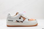 真标耐克nike Air Force 7 空军一号低帮百搭休闲运动板鞋。柔软、弹性十足的缓震性能和出色的中底设计，横跨复古与现代的外型结合，造就出风靡全球三十多