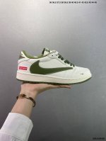 公司级Supreme X Air Jordan 1 Low 米白暗绿 此款主张打破传统的工业化流水线设计限制，以Made By Ideas的超级创意为理念，集结