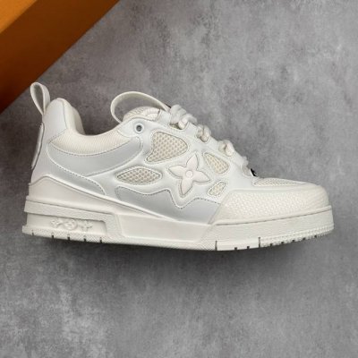 本地550 核心私 Lv-路易-威登Trainer 2025走秀最新款原版1：1开发复刻！！上脚非常舒适 做工精细鞋面由意大利进口小牛皮拼接，侧边饰有品牌Log