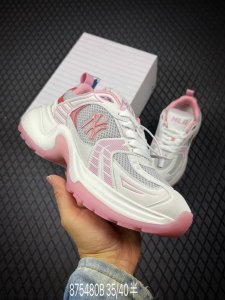 B Ny美国榄球洋基队 X Mlb Chunky Runner Basic 厚底老爹厚底休闲运动慢跑鞋 采用优质轻量克重纤维移膜皮革及透气网面鞋面材质 全新独立