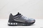 公司级nike Air Max 2013 联名气垫跑鞋 整体依旧以stussy标志性的麻布编织材质覆盖 鞋身大面积采用了网眼材质为主 并且后跟部分还带有反勾sw
