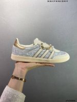 公司级Ad Originals Samba Og 浅灰 桑巴训练鞋 原装公司级实拍 鞋是一款永恒的训练偶像，这款桑巴鞋展示了高质量的工艺，带有装饰的超锁缝制和无