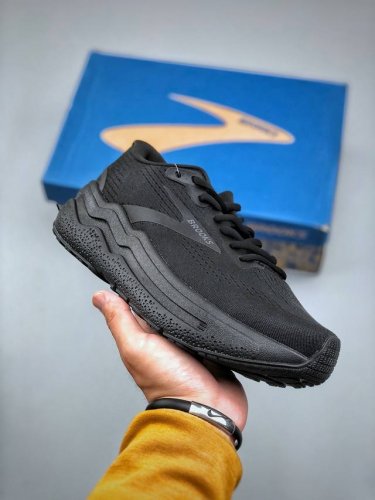 Brooks 布鲁克斯 Hyperion Max 2 超弹轻盈跑步鞋 实拍首发 低帮透气缓震支撑休闲运动慢跑鞋采用改进工程空气网眼组合热熔工艺鞋面材质搭载Dna
