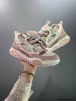 公司级国潮新品 Ocai 复古鞋 Ocaiproduct面包鞋 时尚休闲男女士运动板鞋 加肥加大的 面包鞋 凭借丑萌却极具个性和辨识度的外观，正在火速升温！ 这
