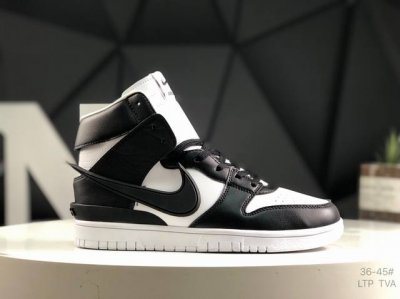 真标带半码耐克Nike Dunk Low 板鞋 Sb系列经典百搭休闲运动滑板鞋 加厚鞋舌的填充，使舒适性大大提升，同时也更方便穿脱中底部分则加入了脚感柔软舒适Z