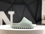 60 kanye West X Yeezy Slide "Resin" 货号：Fz5904侃爷再度联乘 椰子拖鞋 #采用Eva泡棉式一体成形鞋模 配置鞋底凹埳设