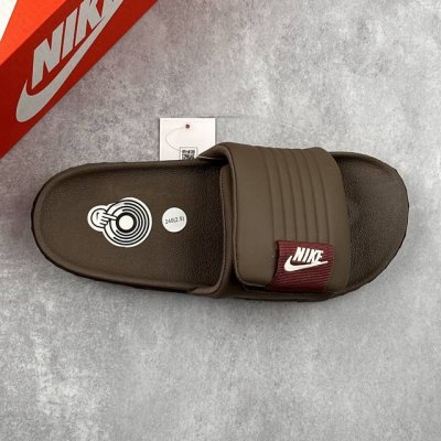 本地 核心私 耐克W Nike Offcourt Adjust Slide 夏季单品夏季Nk沙滩拖鞋夏新款一字拖 透气轻便材质方面仿佛也采用了Eva发泡材质打造