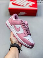 耐克 Nike Dunk Low Dunk Sb顾名思义 具有经典的Dunk血缘 又注入了更多的时尚元素 相较于普通的Dunk滑板鞋 改良版的Dunk Sb加厚