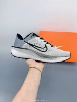 nike Quest 6 极致6代 马拉松 网面透气休闲运动跑步鞋 简约高科技设计采用多层材料 为双足带来凉爽感受和稳固体验时尚鞋面搭配中足包覆设计 提供稳固贴