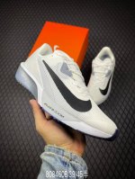 B nk Zoom Rival Fly 4 耐克超弹轻盈跑步鞋 #鞋款搭载 Flyknit 材料 打造出众弹性 易于穿脱 采用React技术 轻盈耐穿泡绵打造,