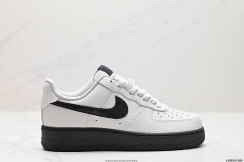 真标耐克nike Air Force 1 Low空军一号低帮百搭休闲运动板鞋。柔软、弹性十足的缓震性能和出色的中底设计，横跨复古与现代的外型结合，造就出风靡全球